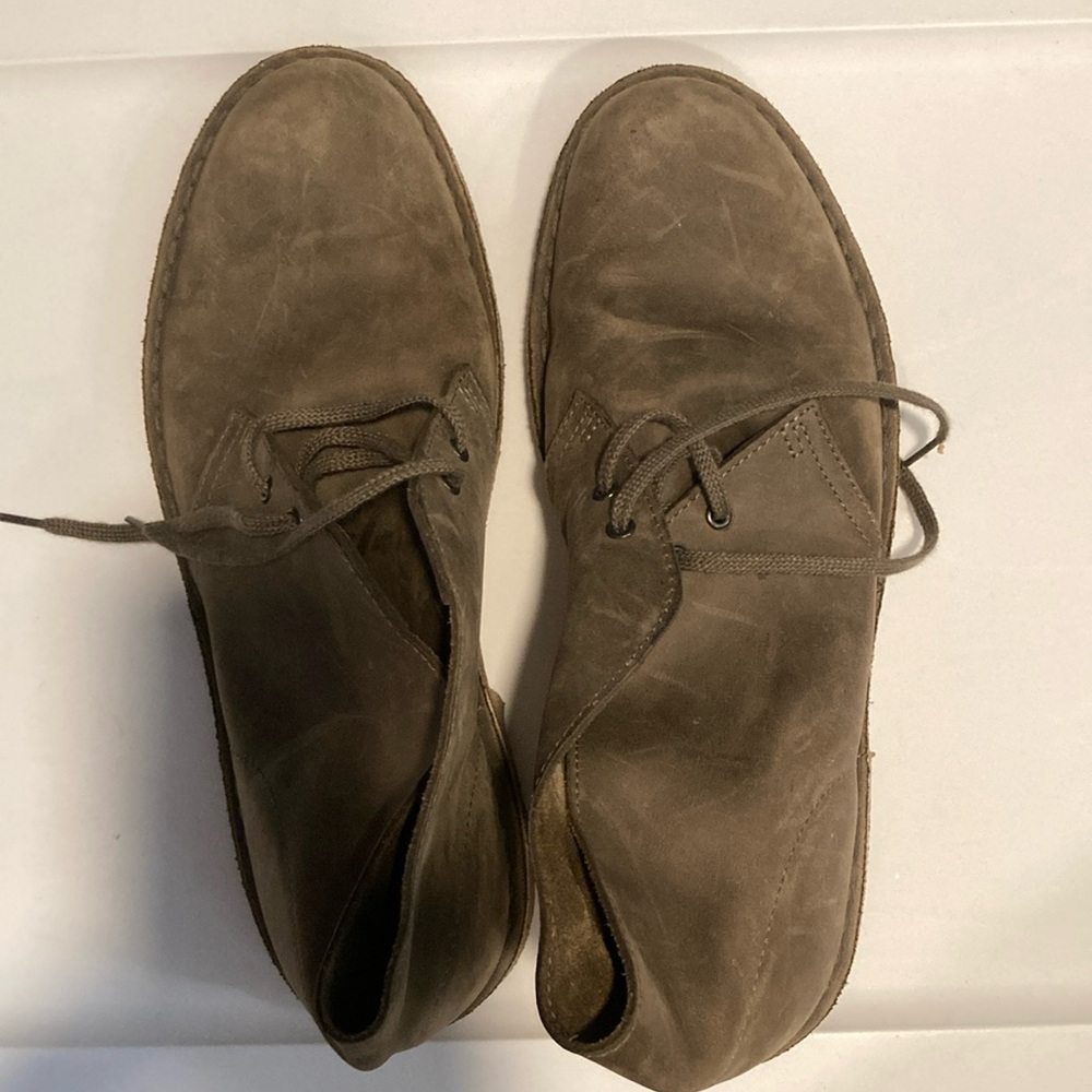 Clarks Desert boot. Size 10. Great boot for fall 🍁
